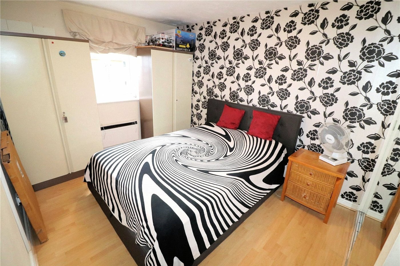 2 bedroom property for sale in Erith | Robinson Jackson