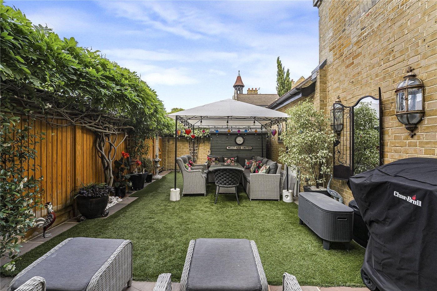 2 bedroom house for sale in Dartford | Robinson Jackson