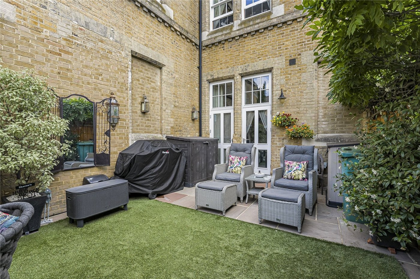 2 bedroom house for sale in Dartford | Robinson Jackson