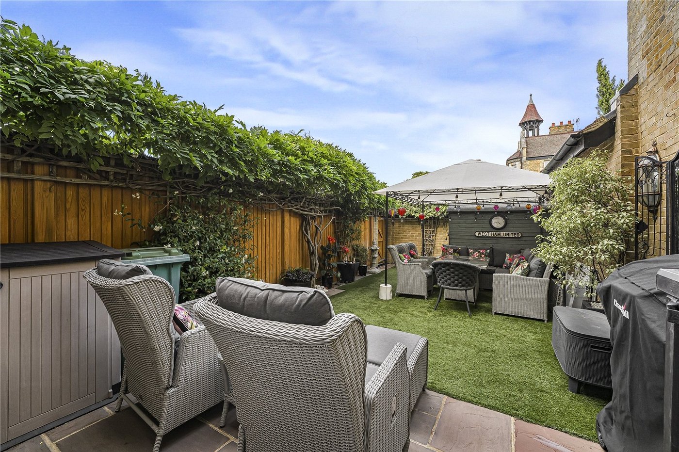 2 bedroom house for sale in Dartford | Robinson Jackson