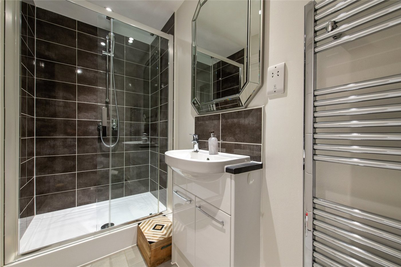 2 bedroom property for sale in Allington | Robinson Michael & Jackson