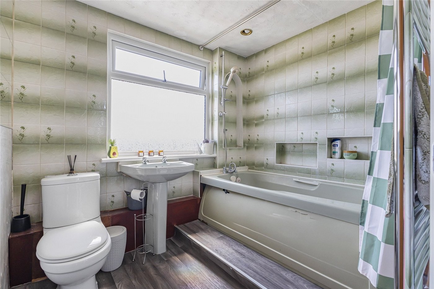 3 bedroom bungalow for sale in Cuxton | Robinson Michael & Jackson