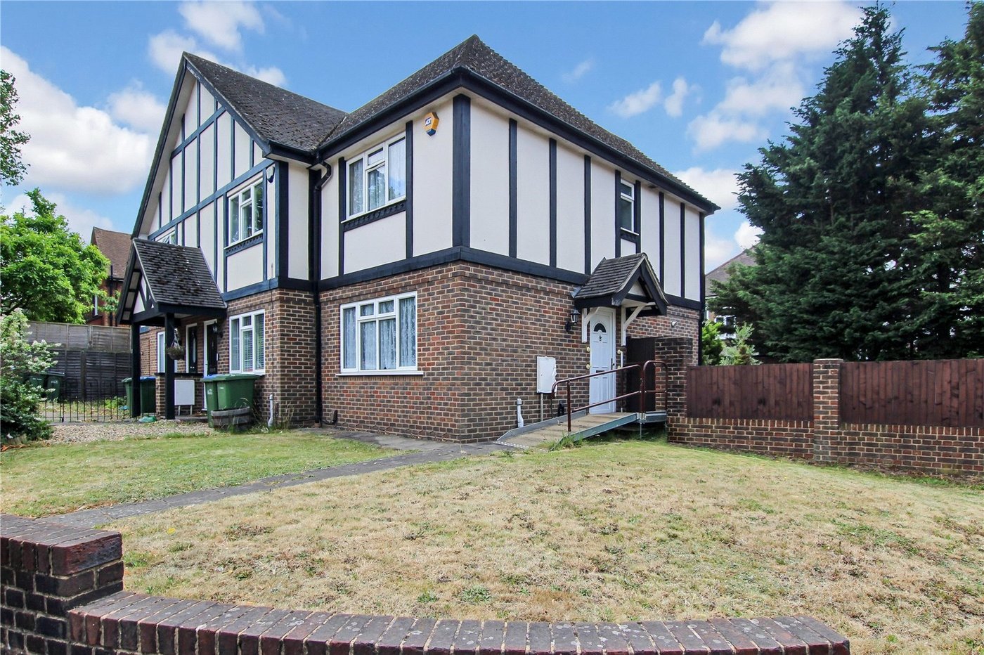 2 bedroom house for sale in Charlton | Robinson Jackson