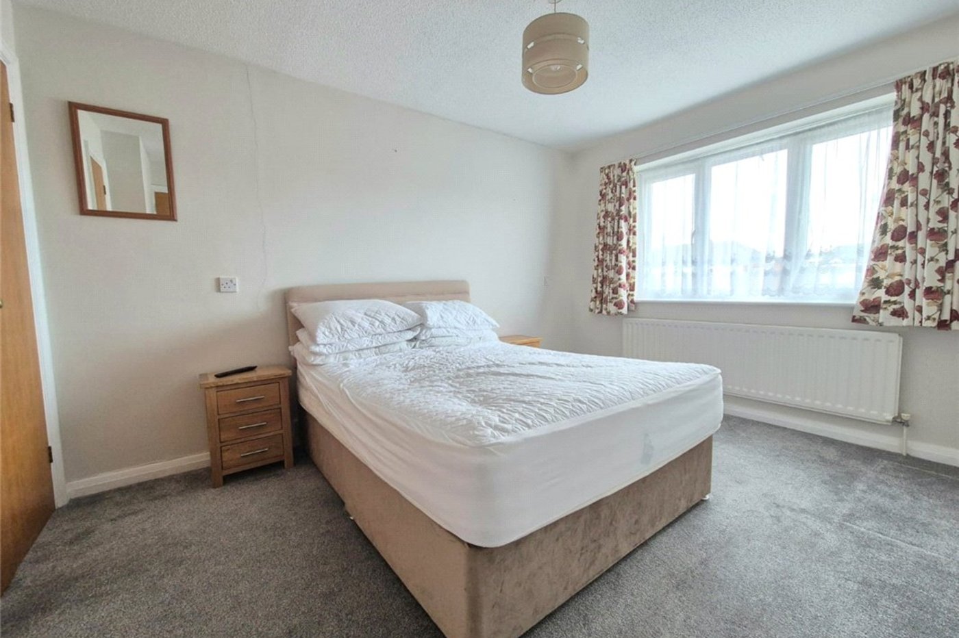 2 bedroom property for sale in Farnborough | Robinson Jackson