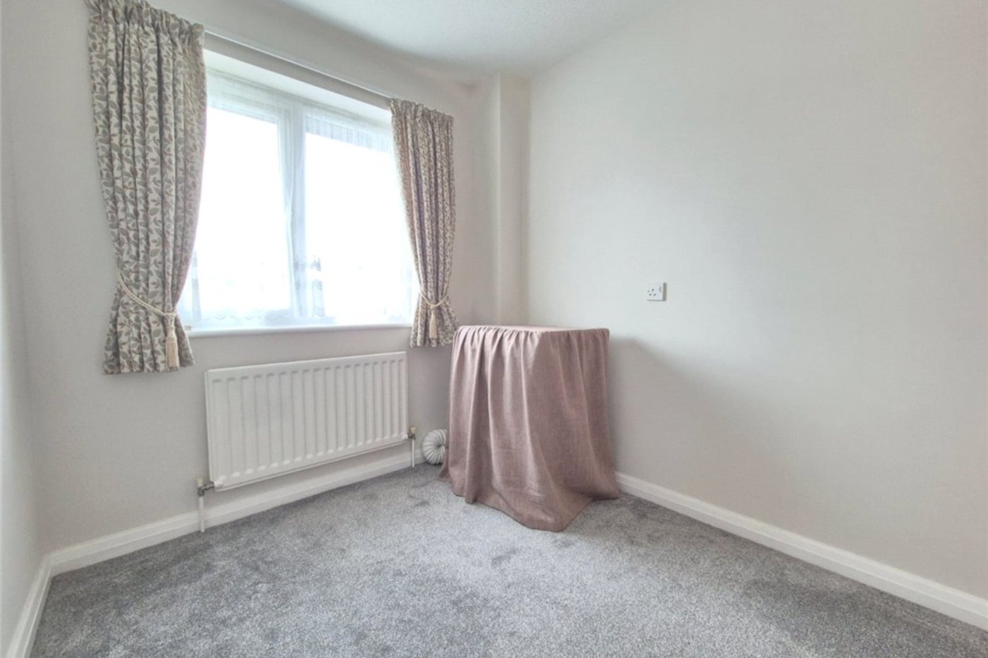 2 bedroom property for sale in Farnborough | Robinson Jackson