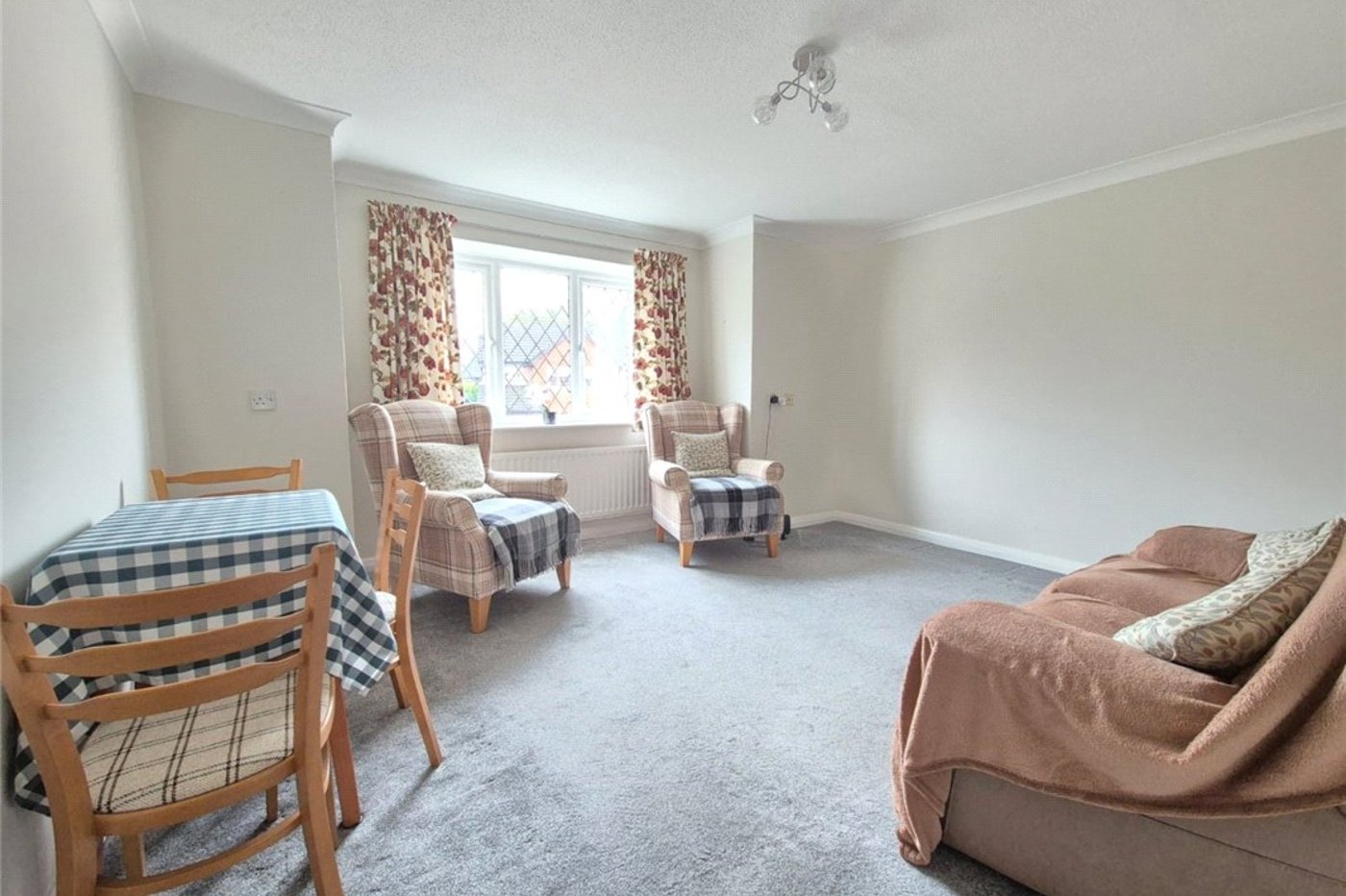 2 bedroom property for sale in Farnborough | Robinson Jackson