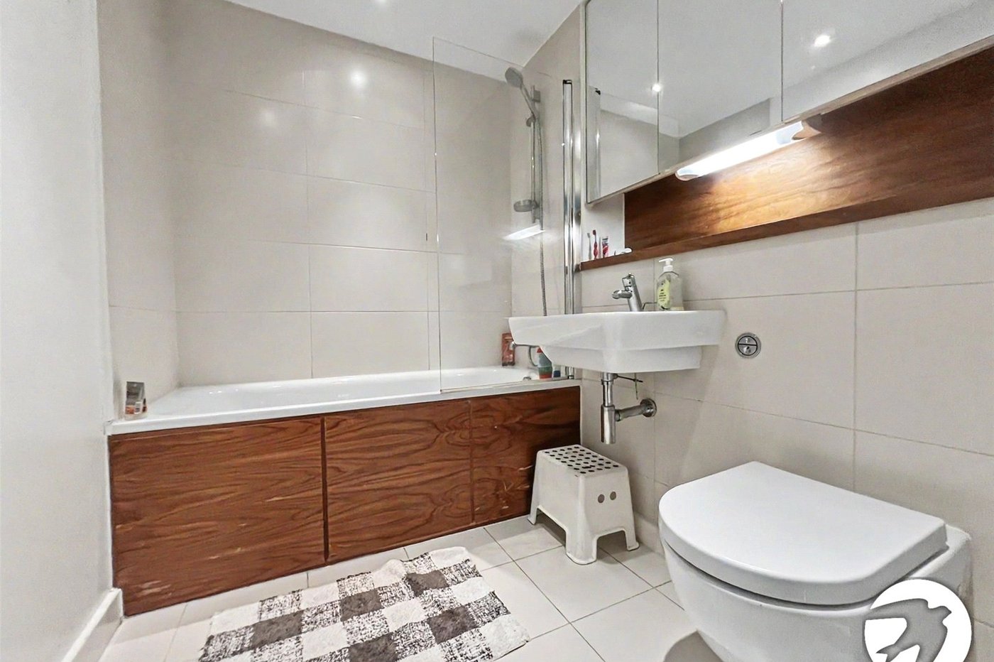 2 bedroom property for sale in Dock Head Road | Robinson Michael & Jackson