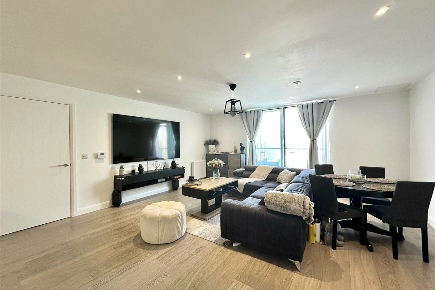 2 bedroom property for sale in Castle Hill | Robinson Jackson