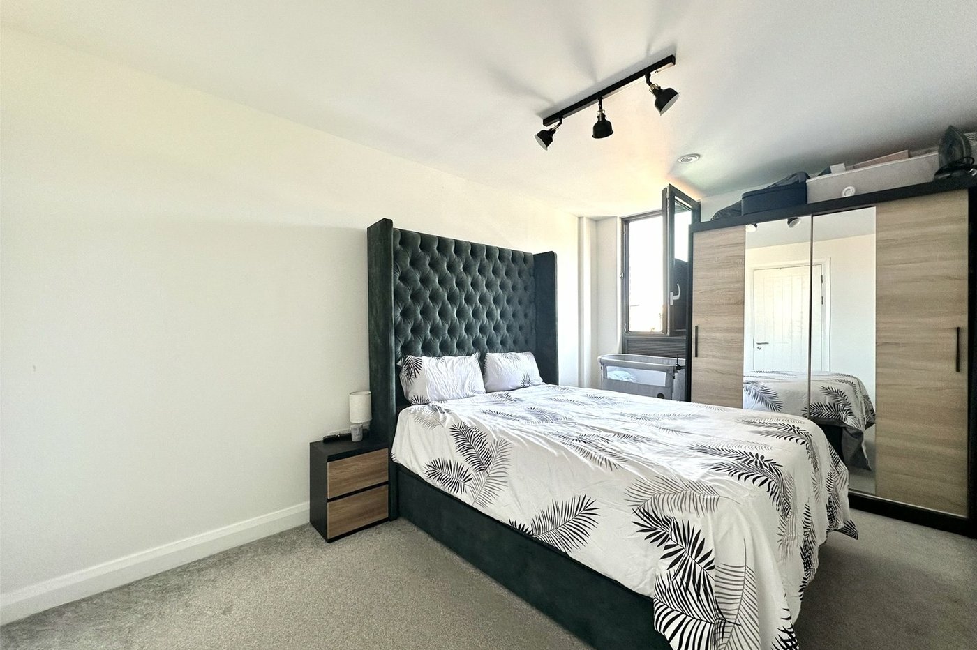 2 bedroom property for sale in Castle Hill | Robinson Jackson