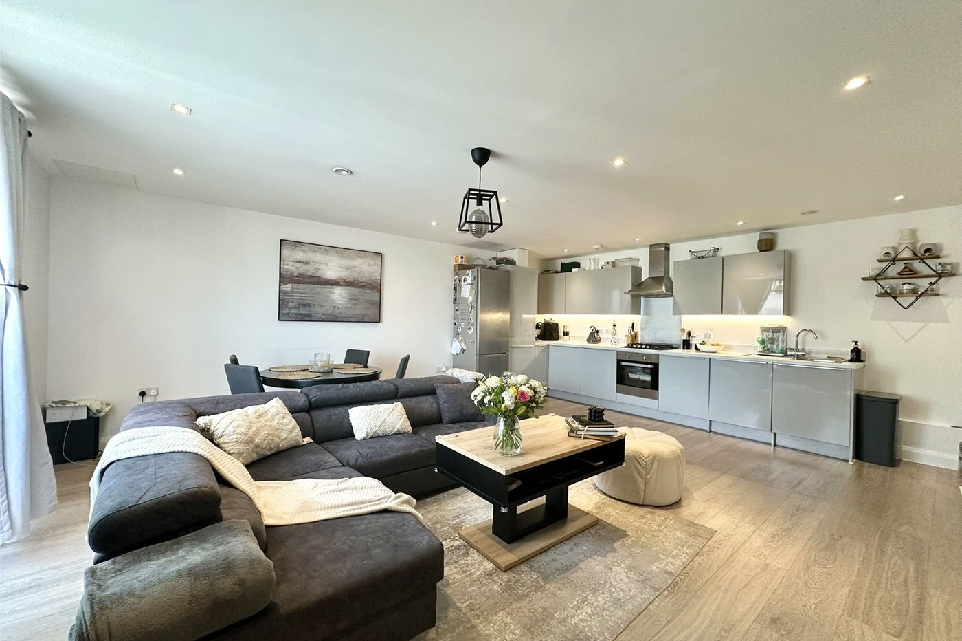 2 bedroom property for sale in Castle Hill | Robinson Jackson