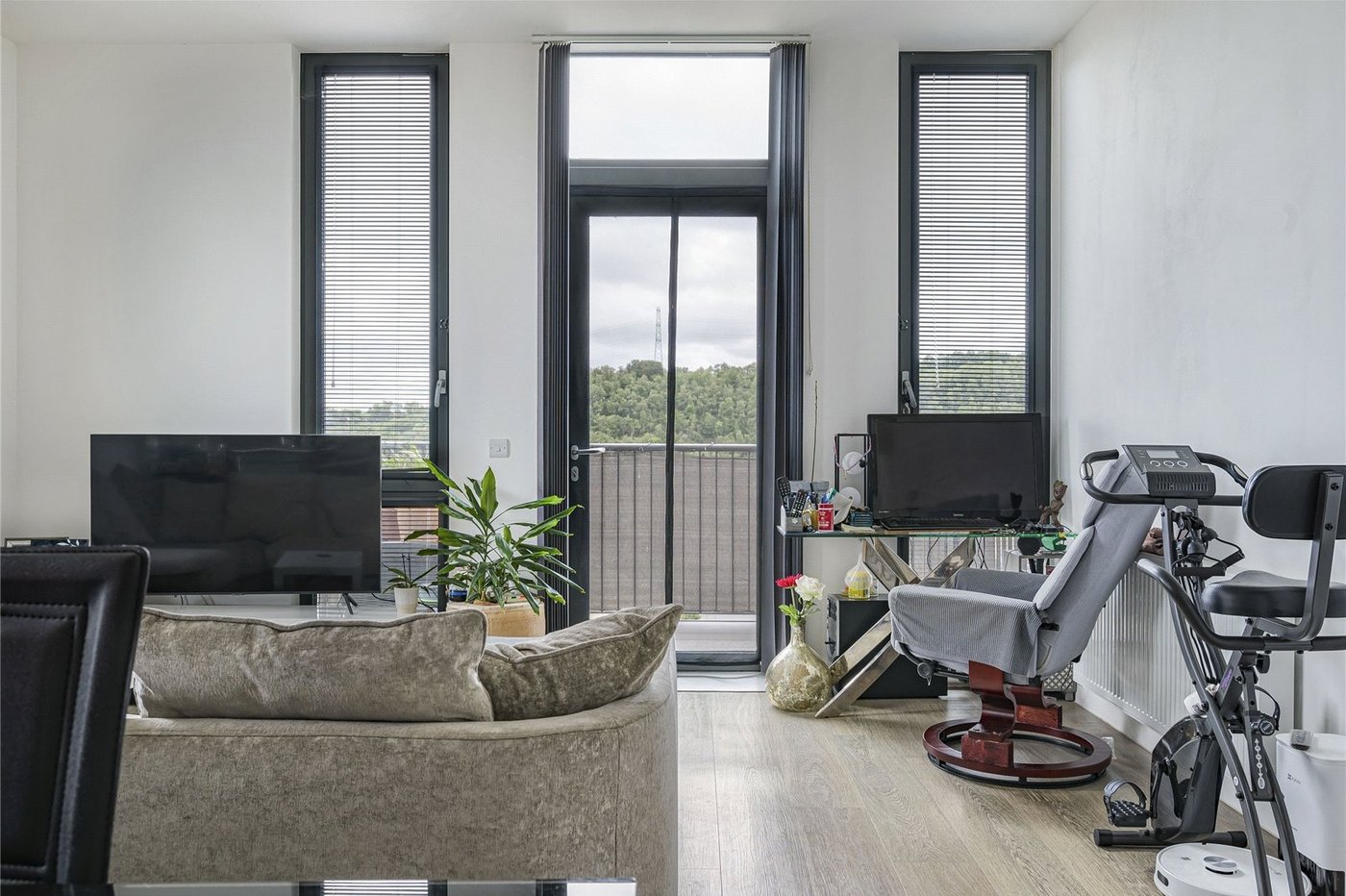 2 bedroom property for sale in Castle Hill | Robinson Jackson