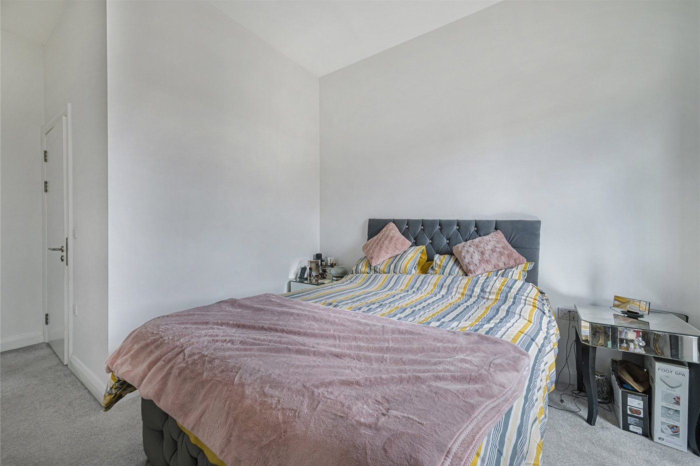 2 bedroom property for sale in Castle Hill | Robinson Jackson