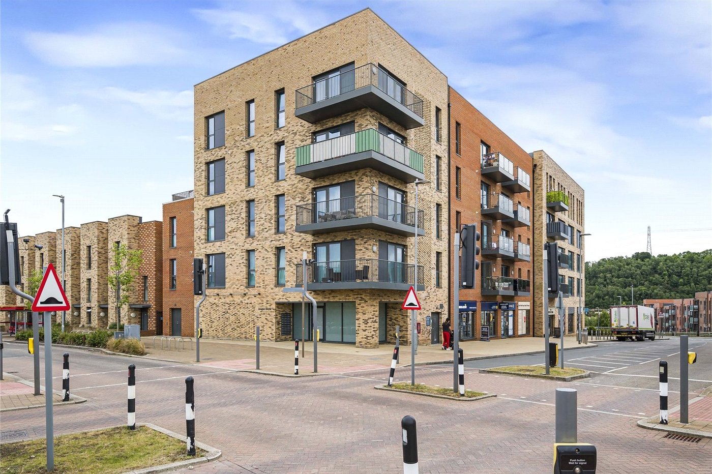 2 bedroom property for sale in Castle Hill | Robinson Jackson