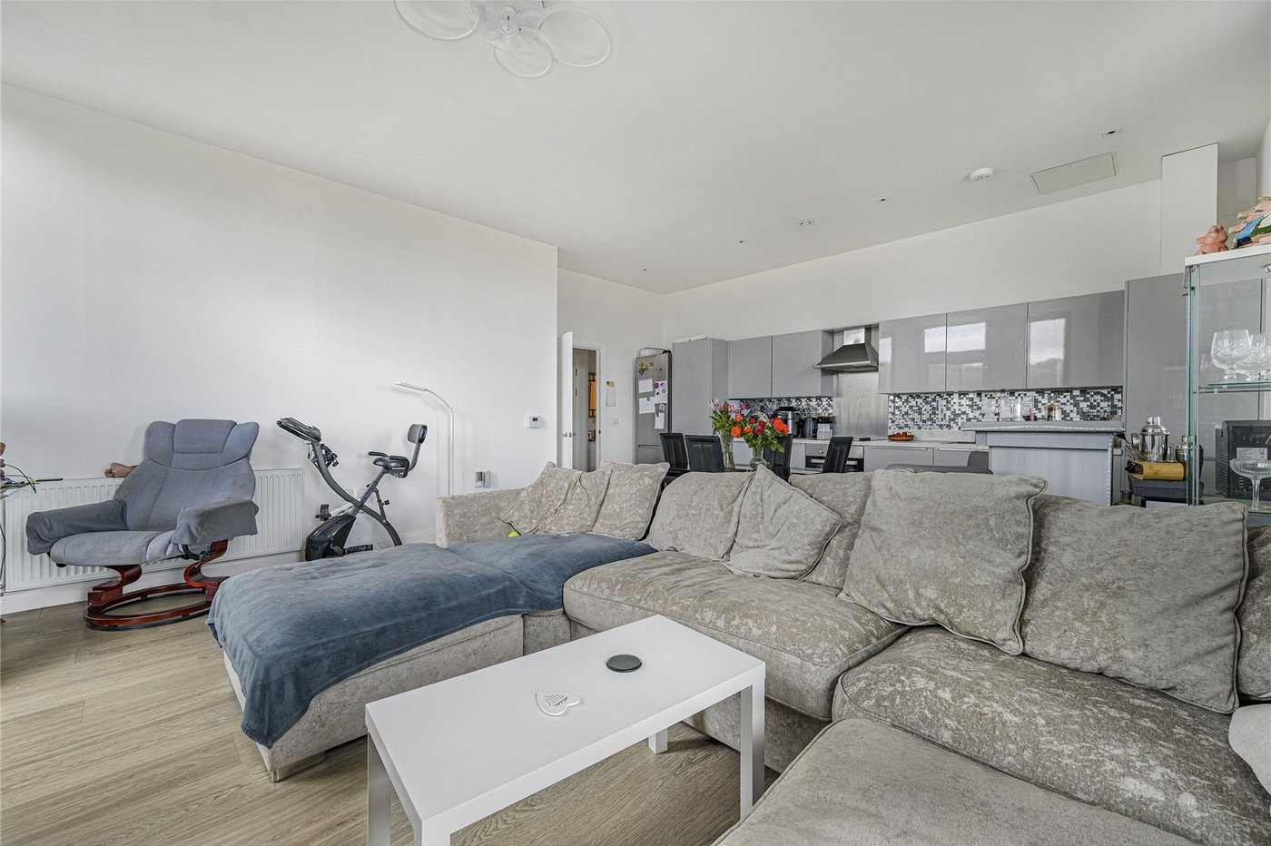 2 bedroom property for sale in Castle Hill | Robinson Jackson