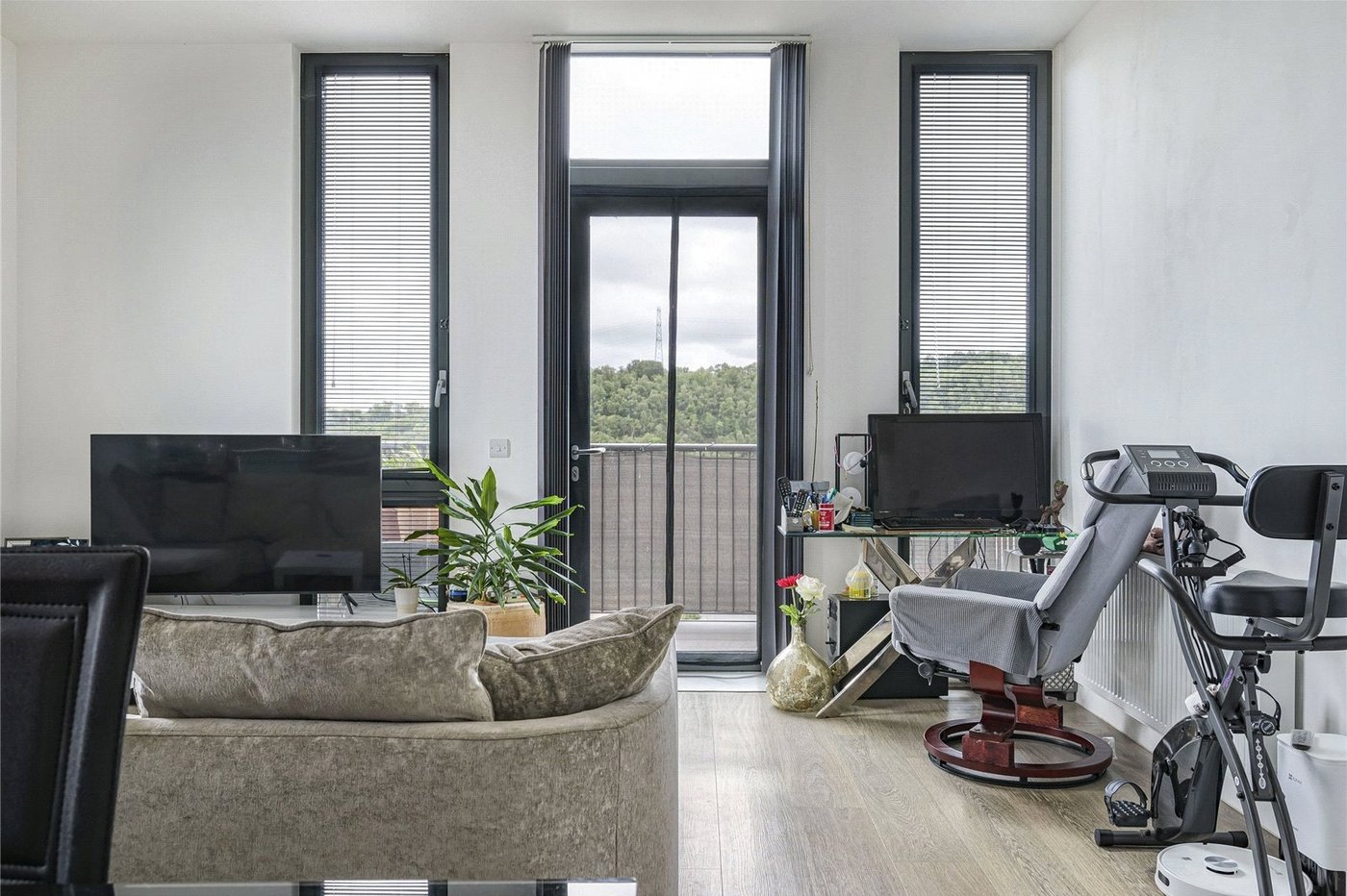 2 bedroom property for sale in Castle Hill | Robinson Jackson