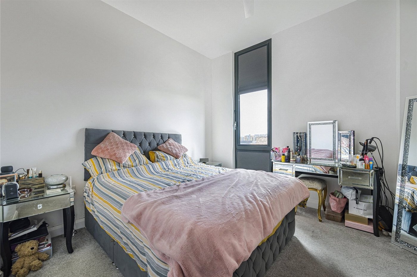 2 bedroom property for sale in Castle Hill | Robinson Jackson