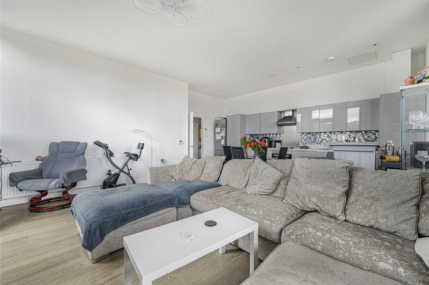 2 bedroom property for sale in Castle Hill | Robinson Jackson