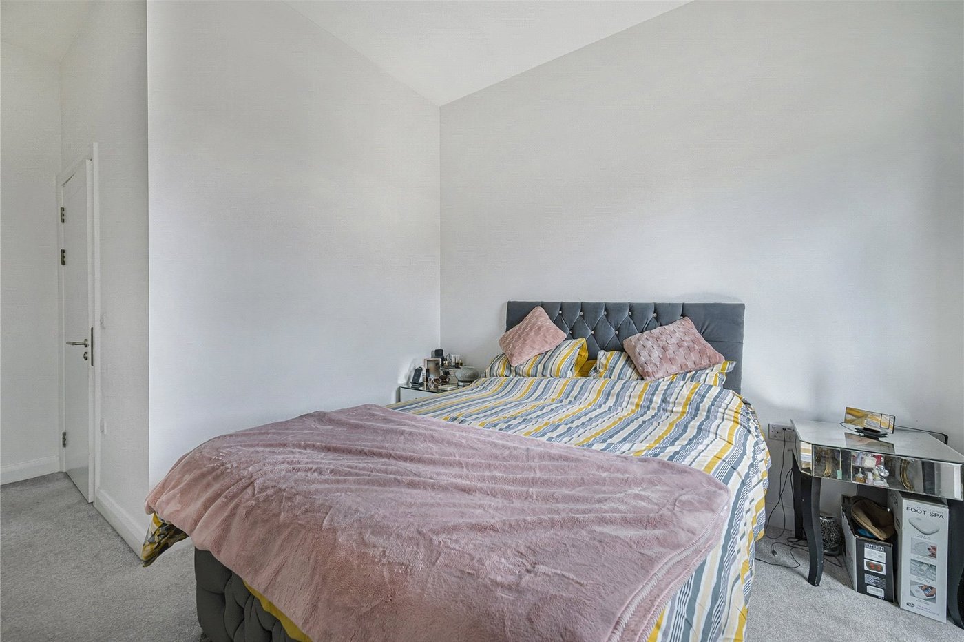 2 bedroom property for sale in Castle Hill | Robinson Jackson