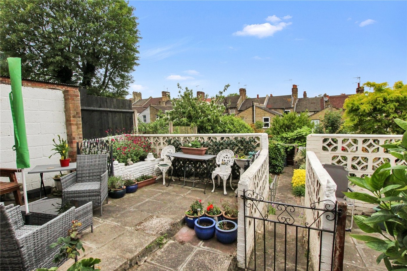 3 bedroom house for sale in London | Robinson Jackson