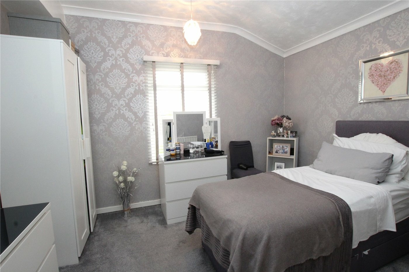 3 bedroom house for sale in London | Robinson Jackson