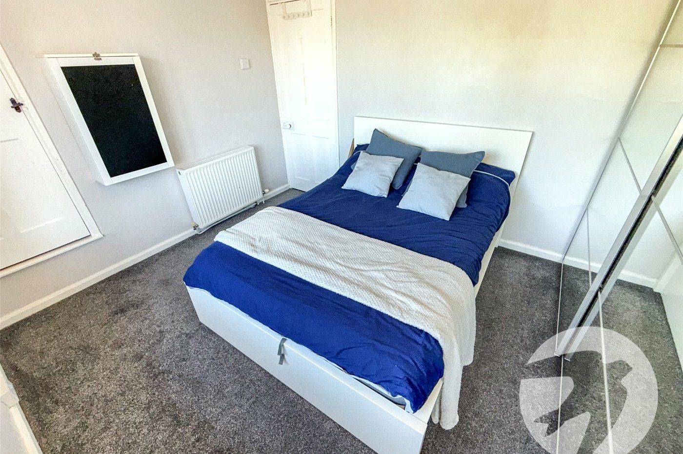 2 bedroom house for sale in London | Robinson Jackson