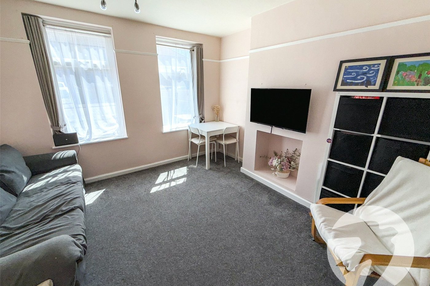 2 bedroom house for sale in London | Robinson Jackson