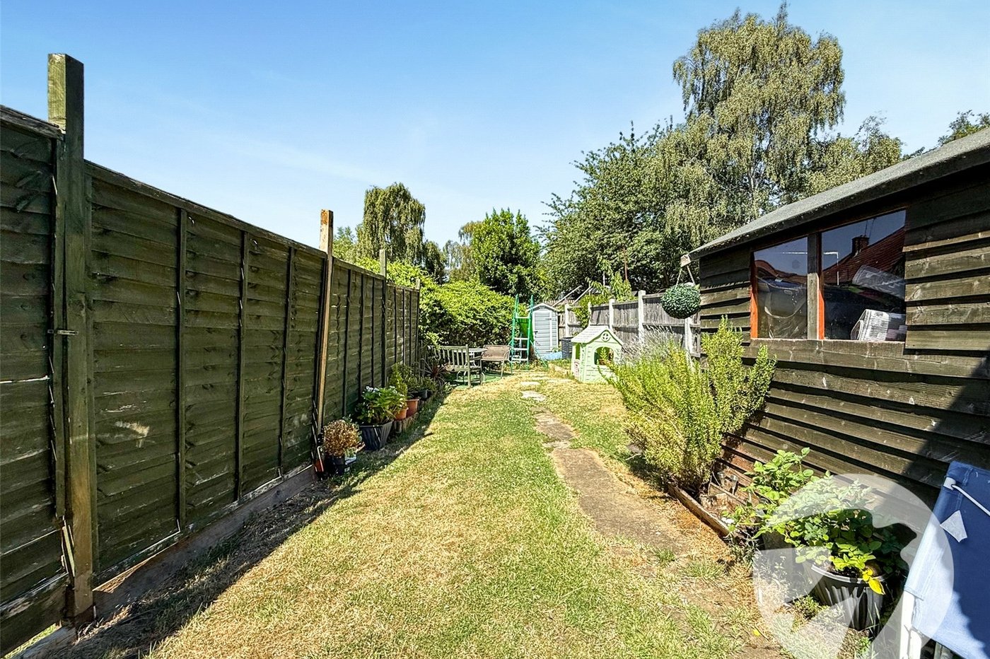 2 bedroom house for sale in London | Robinson Jackson