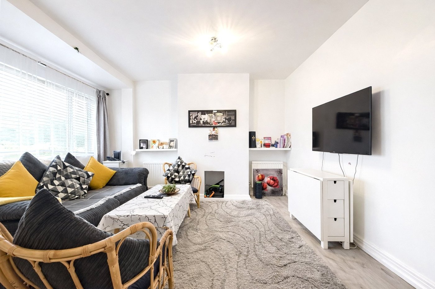 2 bedroom property for sale in London | Robinson Jackson