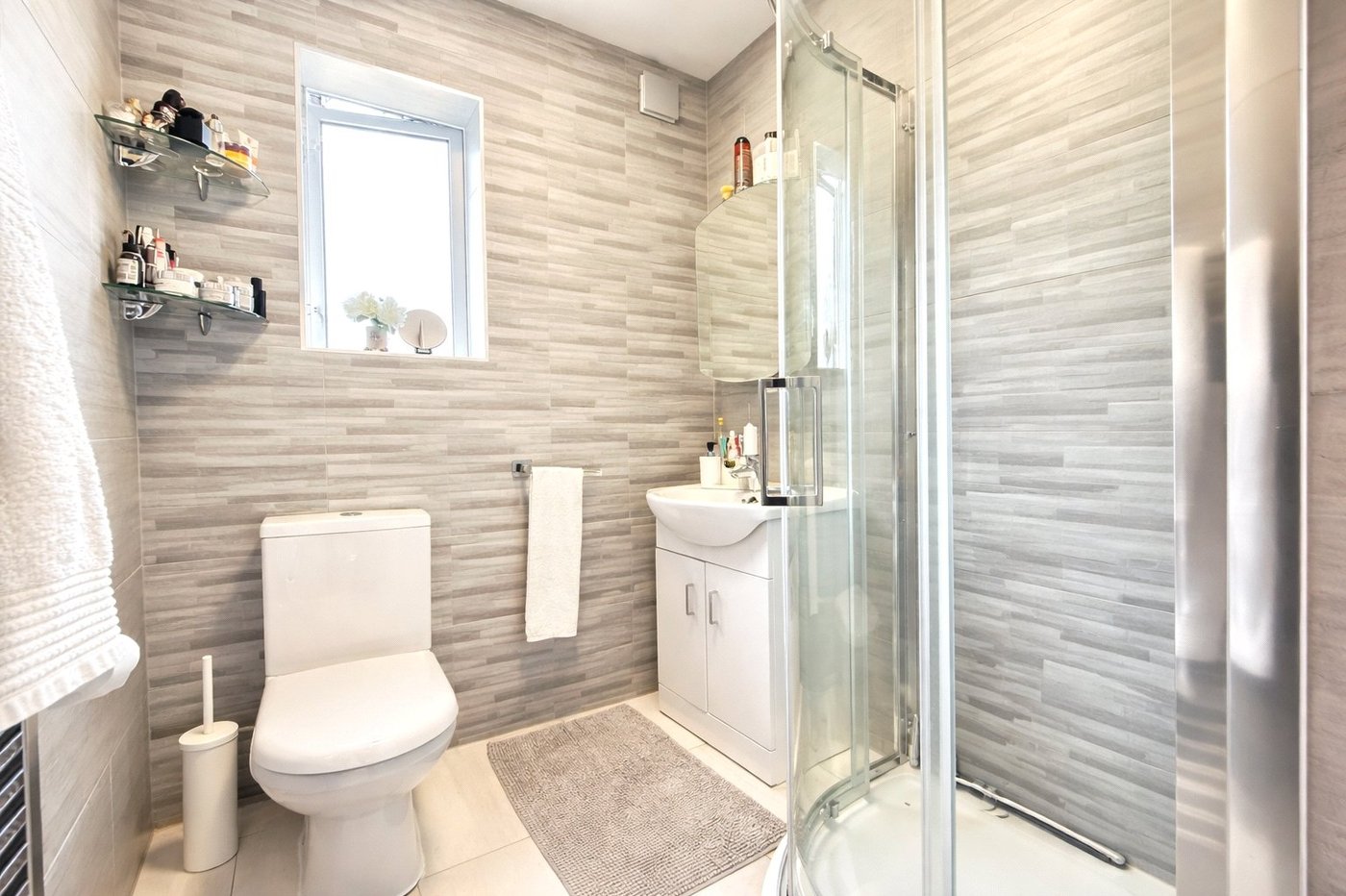 2 bedroom property for sale in London | Robinson Jackson