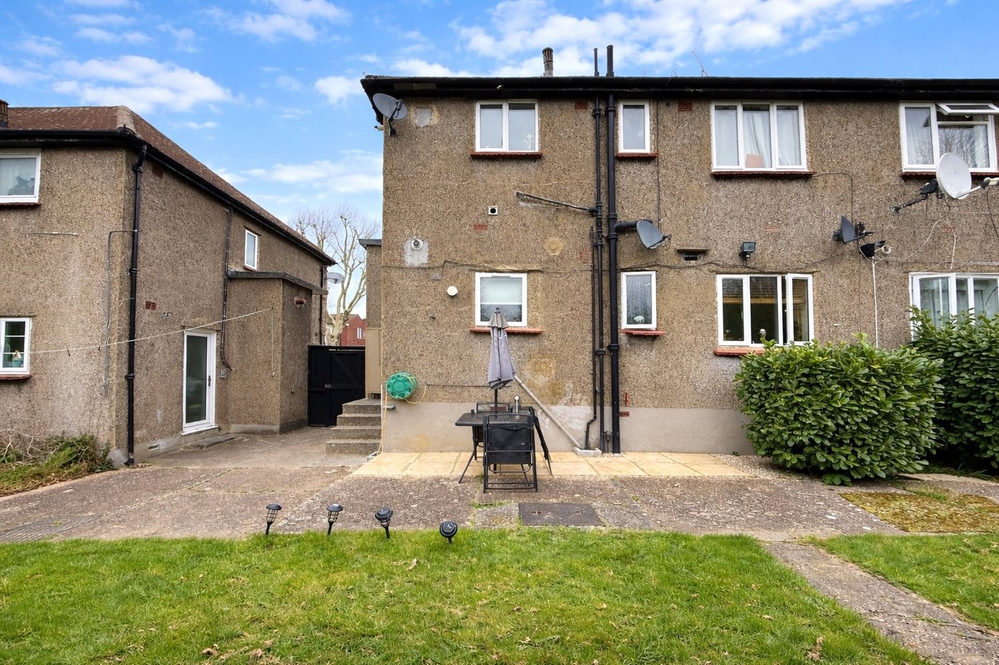 2 bedroom property for sale in London | Robinson Jackson