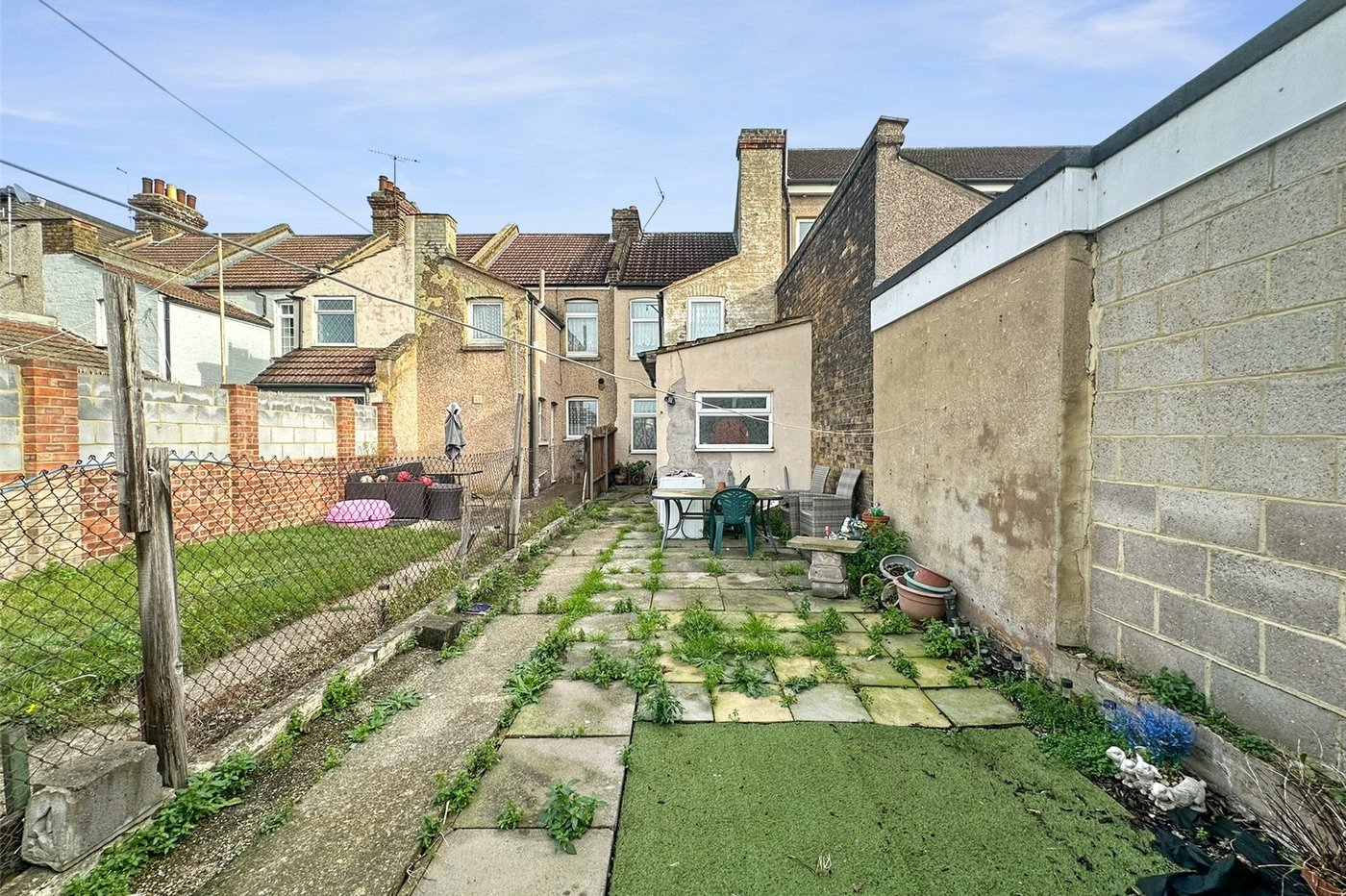 2 bedroom house for sale in Swanscombe | Robinson Jackson