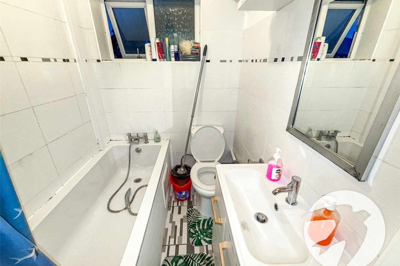 3 bedroom property for sale in London | Robinson Jackson