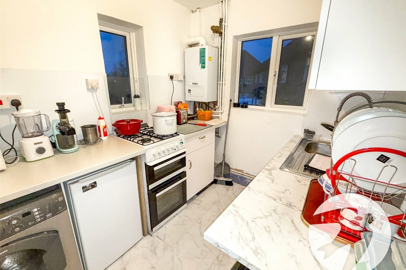 3 bedroom property for sale in London | Robinson Jackson