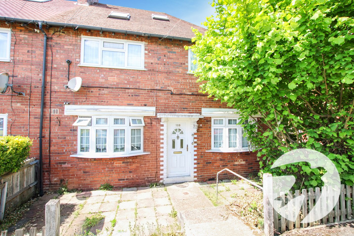 2 bedroom property for sale in London | Robinson Jackson