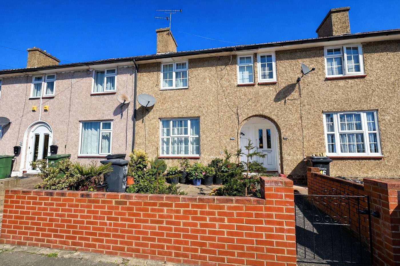 2 bedroom house for sale in Bromley | Robinson Jackson