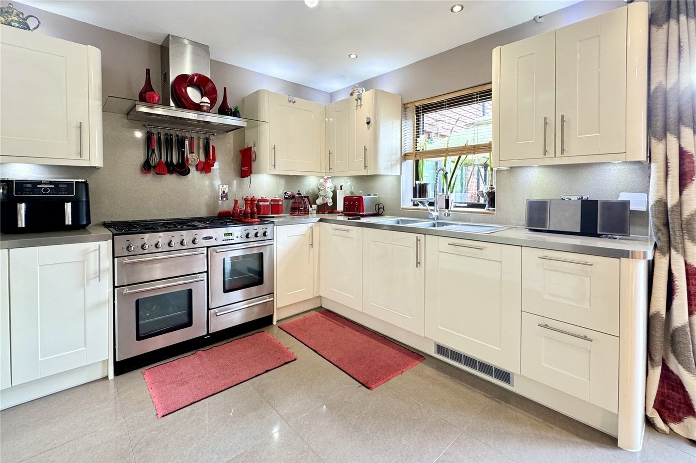 5 bedroom house for sale in Hextable | Robinson Jackson