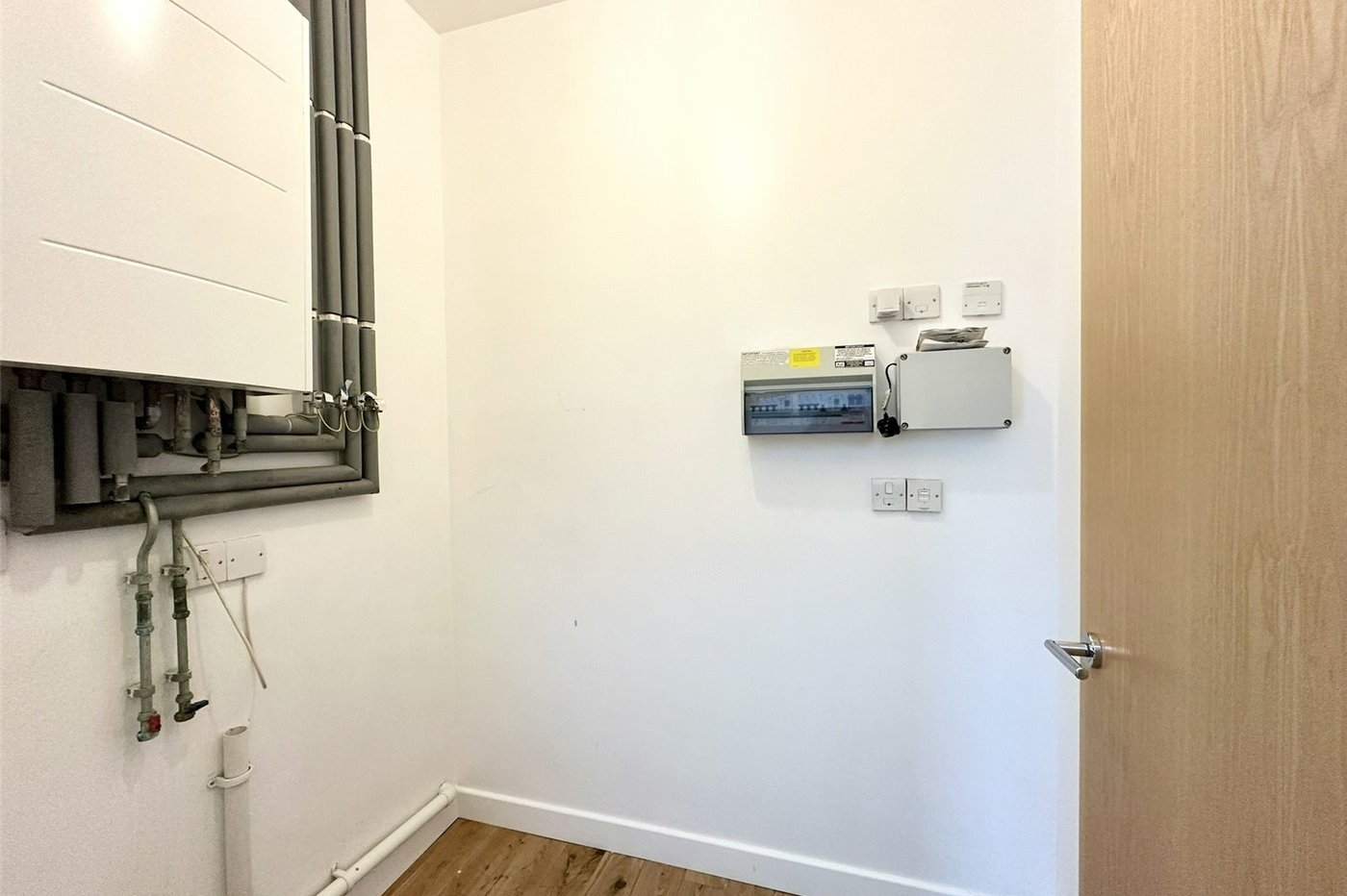 2 bedroom property for sale in Greenhithe | Robinson Jackson