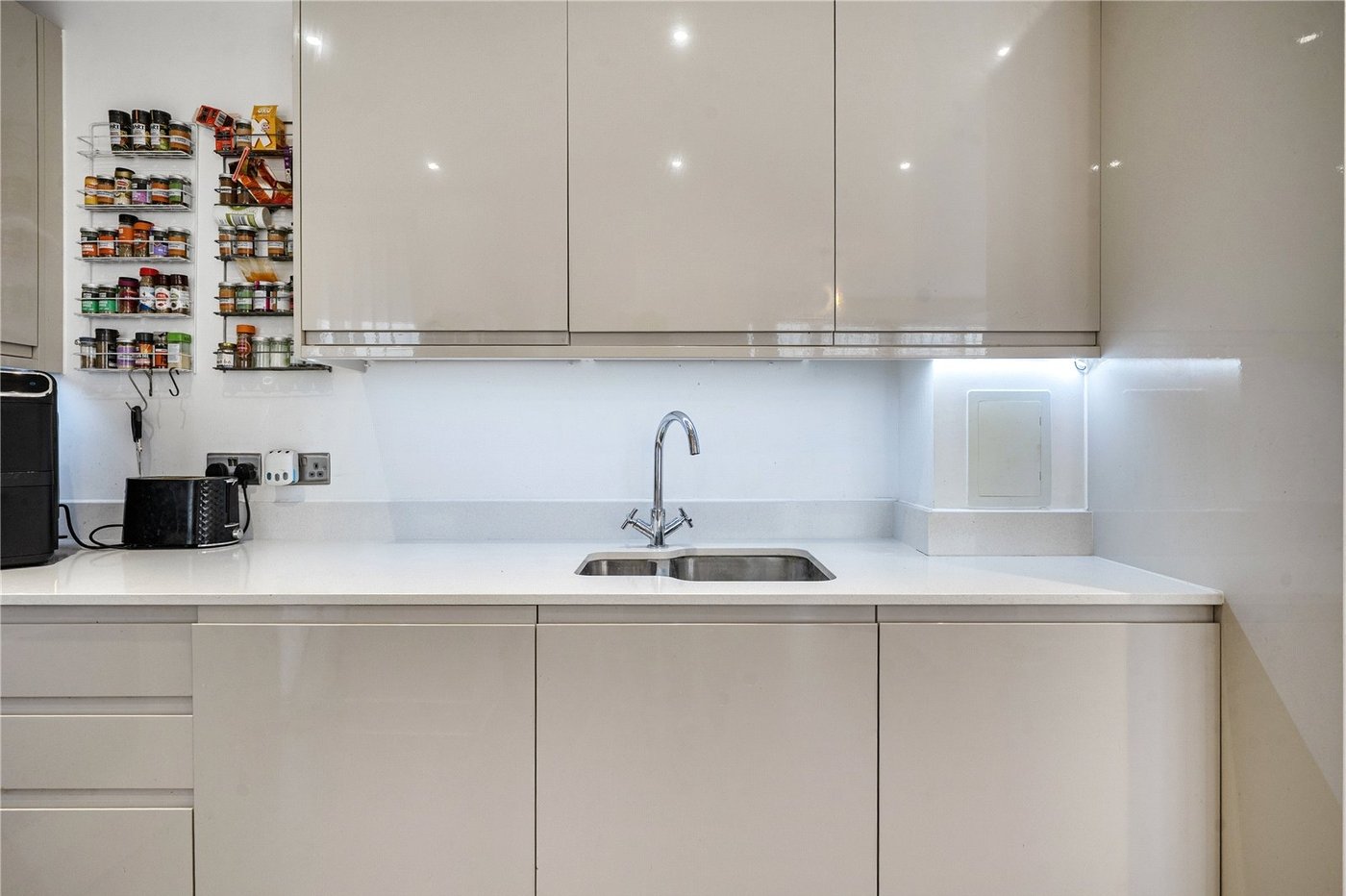 3 bedroom property for sale in Forest Hill | Robinson Jackson