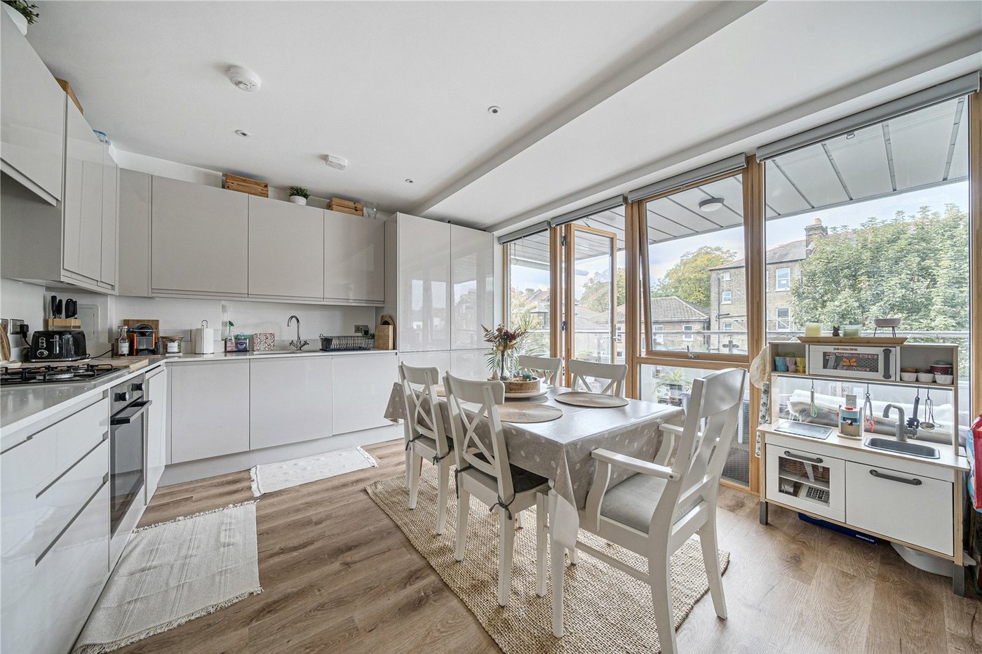 2 bedroom property for sale in London | Robinson Jackson