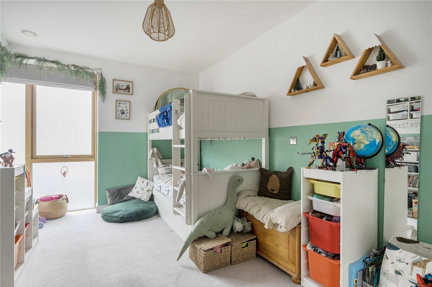 2 bedroom property for sale in London | Robinson Jackson