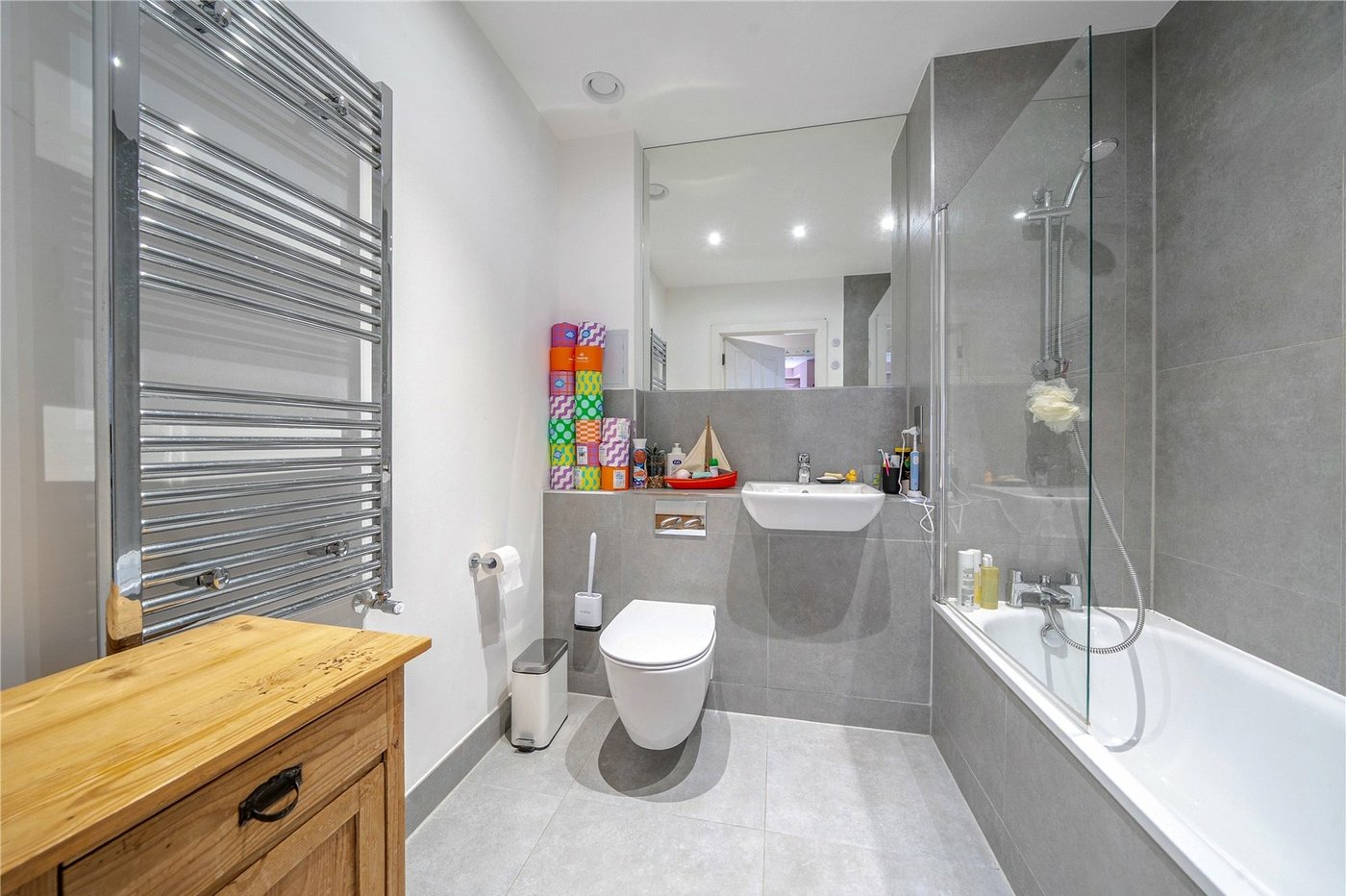 2 bedroom property for sale in London | Robinson Jackson