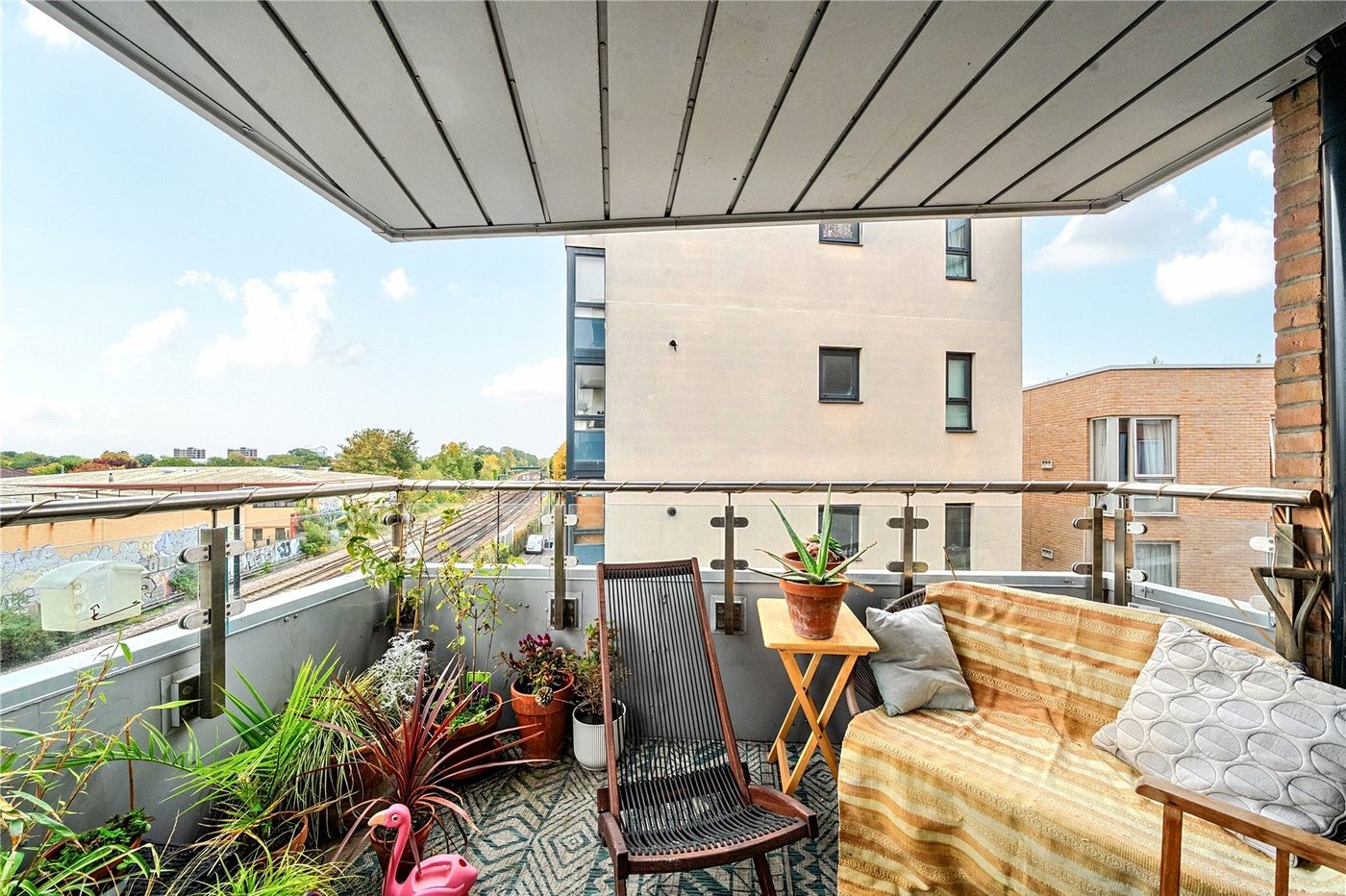 2 bedroom property for sale in London | Robinson Jackson