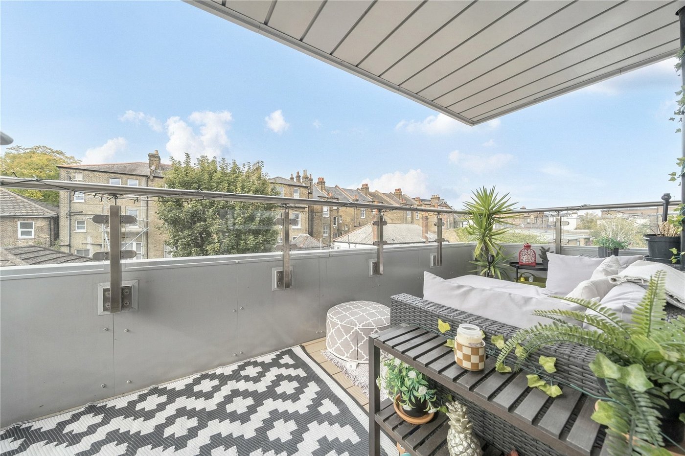 2 bedroom property for sale in  | Robinson Jackson