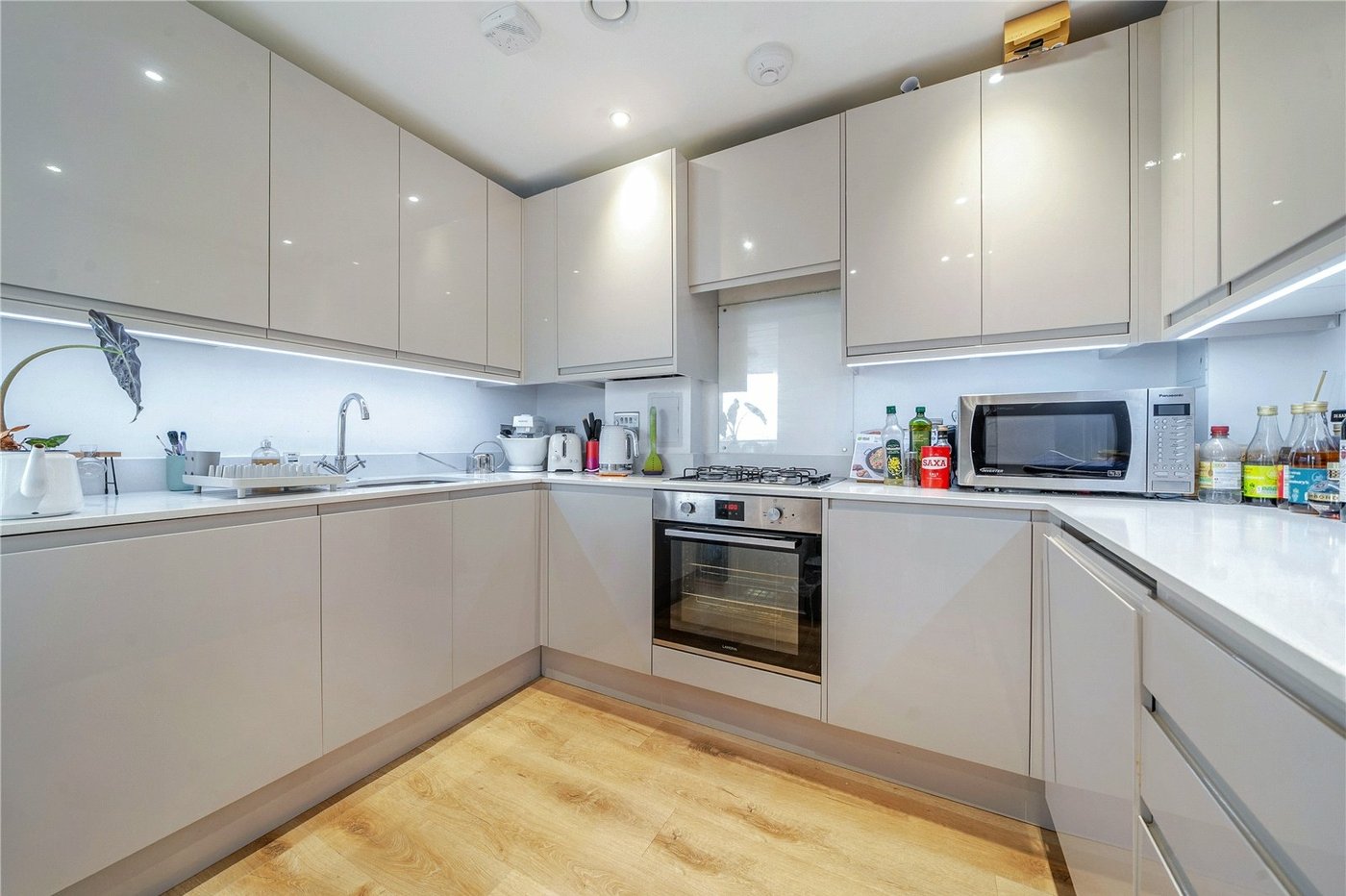 2 bedroom property for sale in  | Robinson Jackson