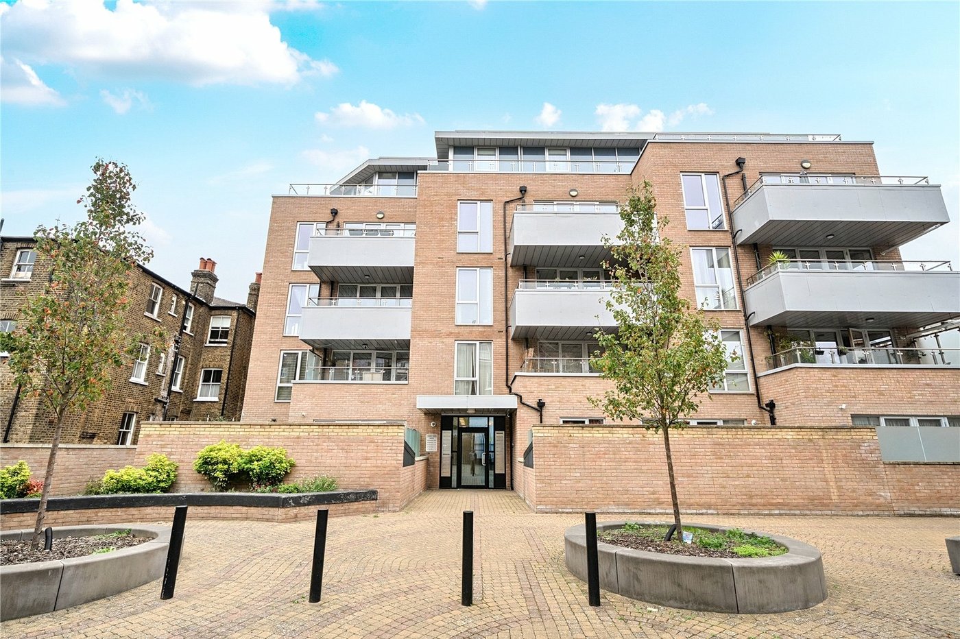 2 bedroom property for sale in  | Robinson Jackson