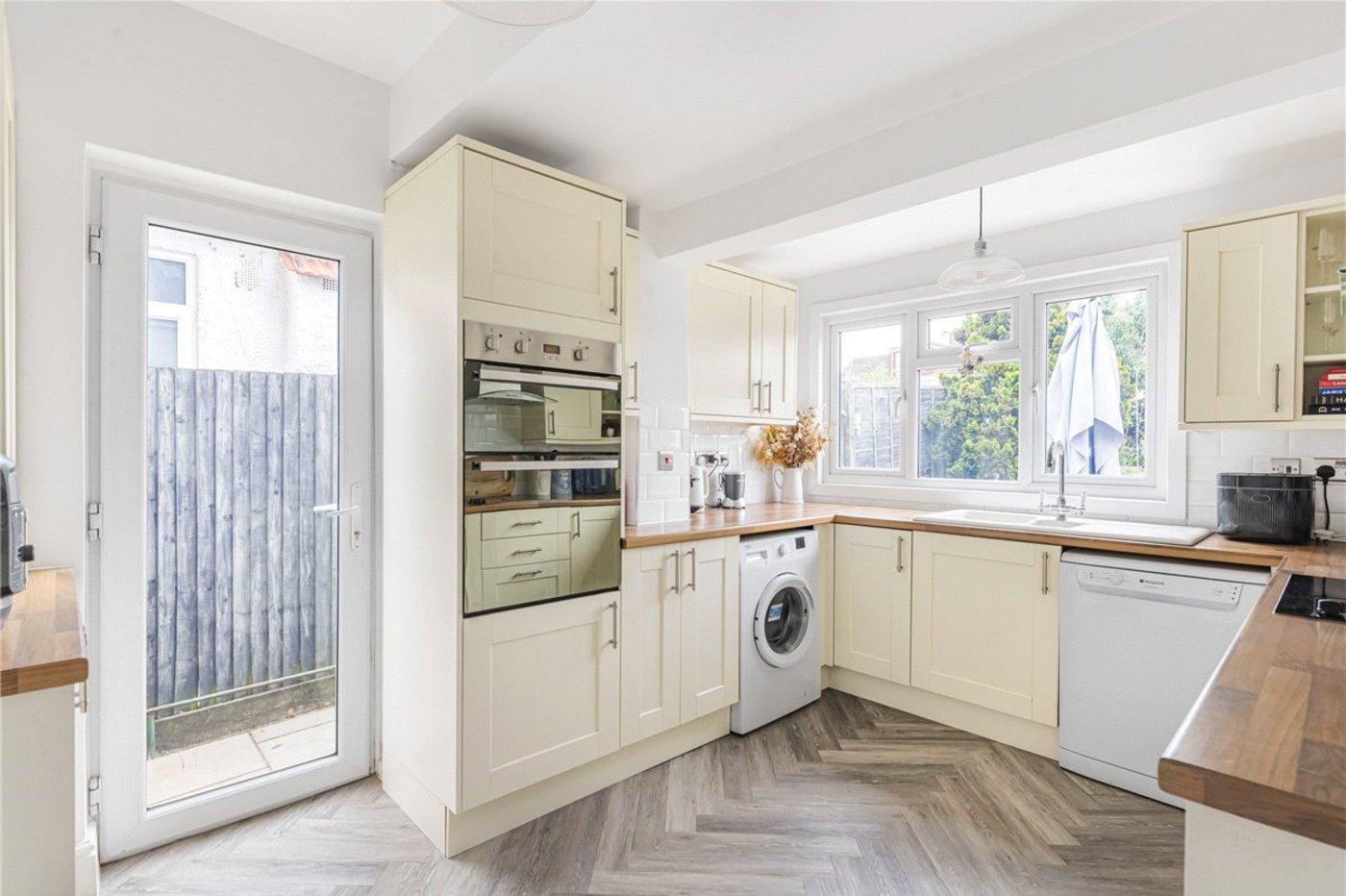 4 bedroom bungalow for sale in Orpington | Robinson Jackson