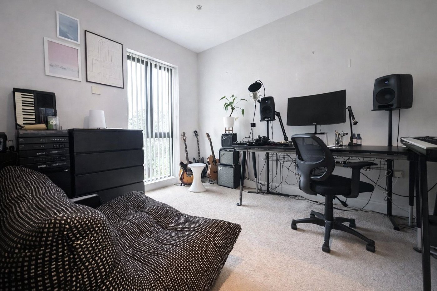 3 bedroom house for sale in London | Robinson Jackson