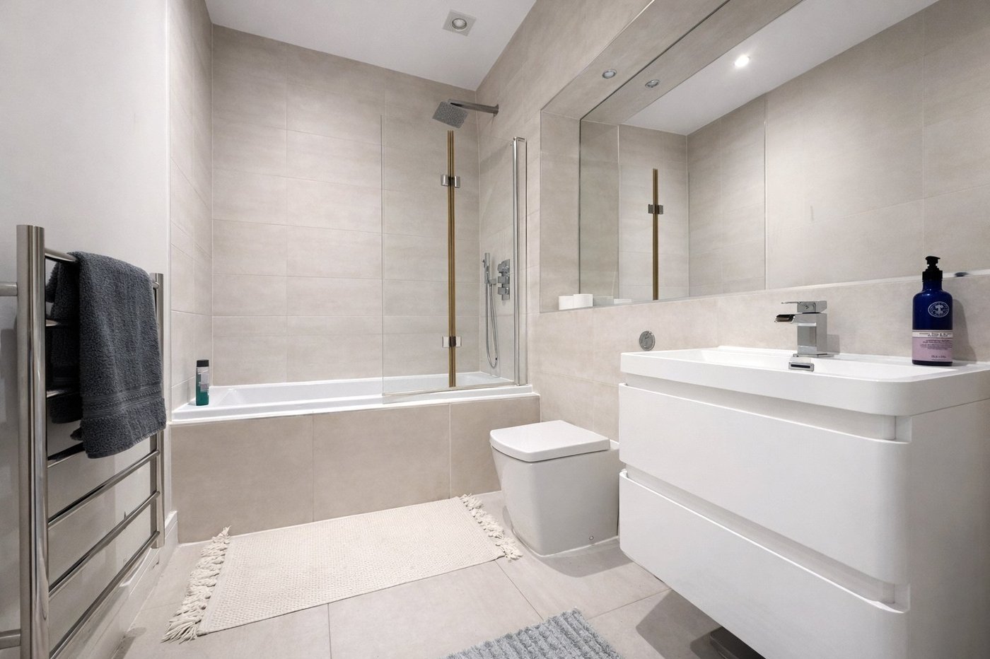 3 bedroom house for sale in London | Robinson Jackson