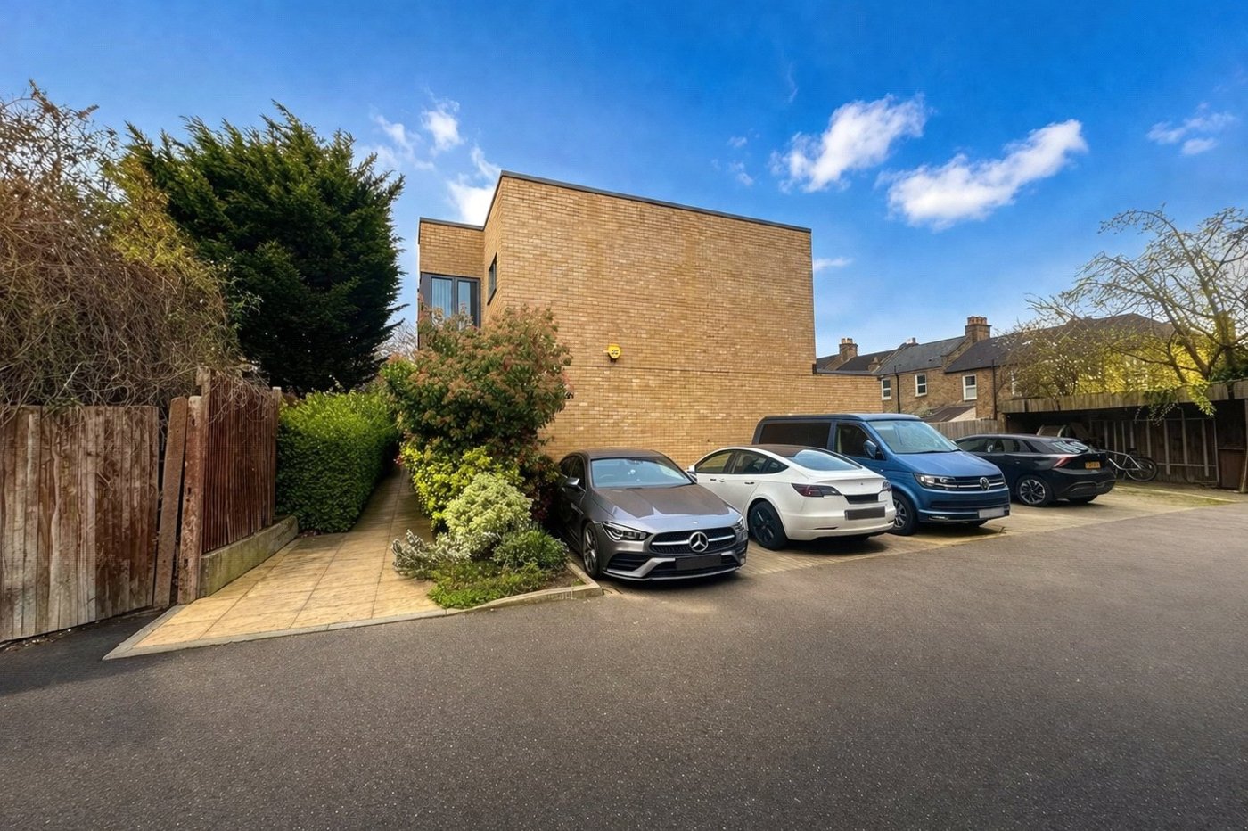 3 bedroom house for sale in London | Robinson Jackson