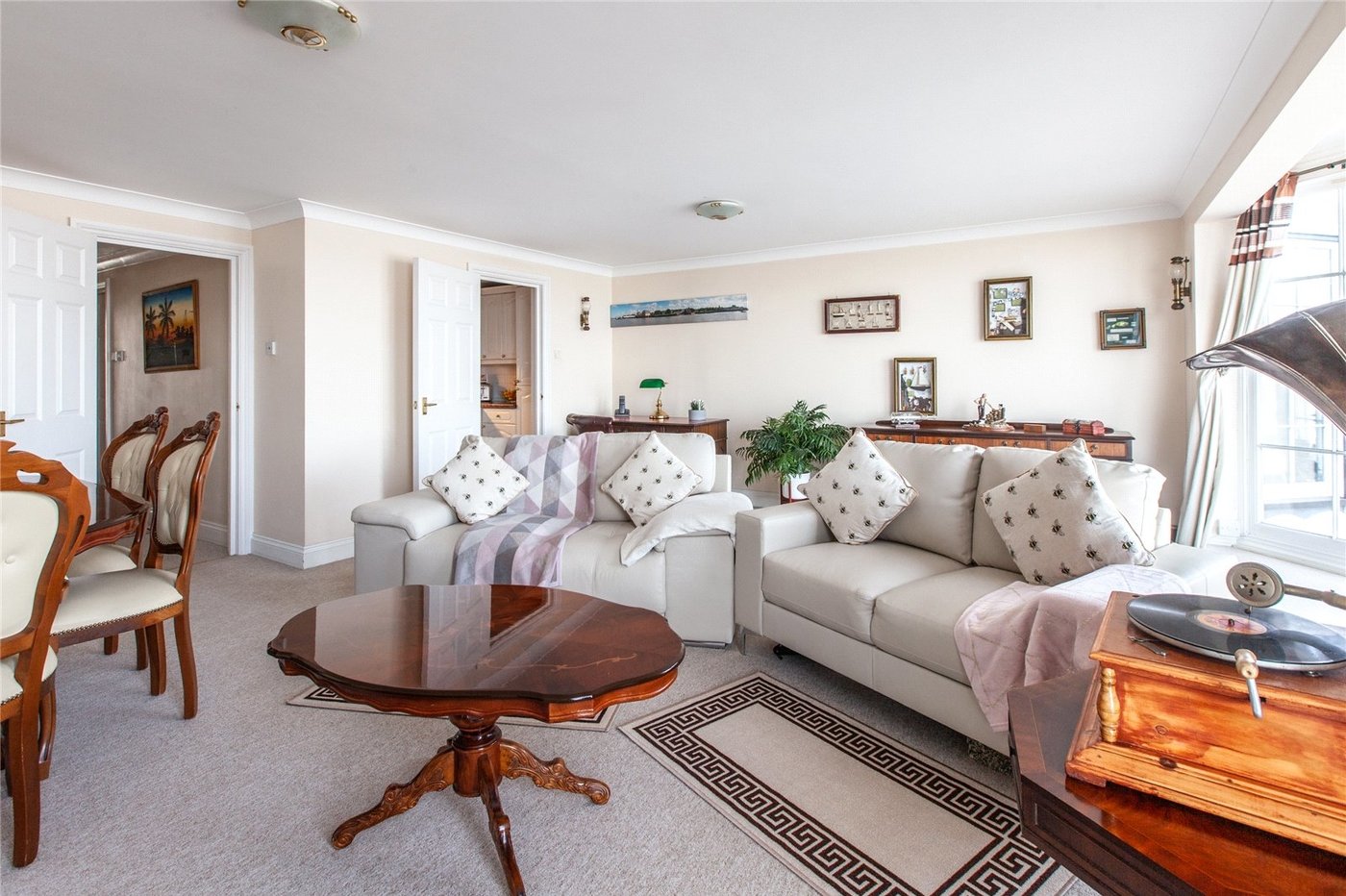 2 bedroom property for sale in Gravesend | Robinson Michael & Jackson